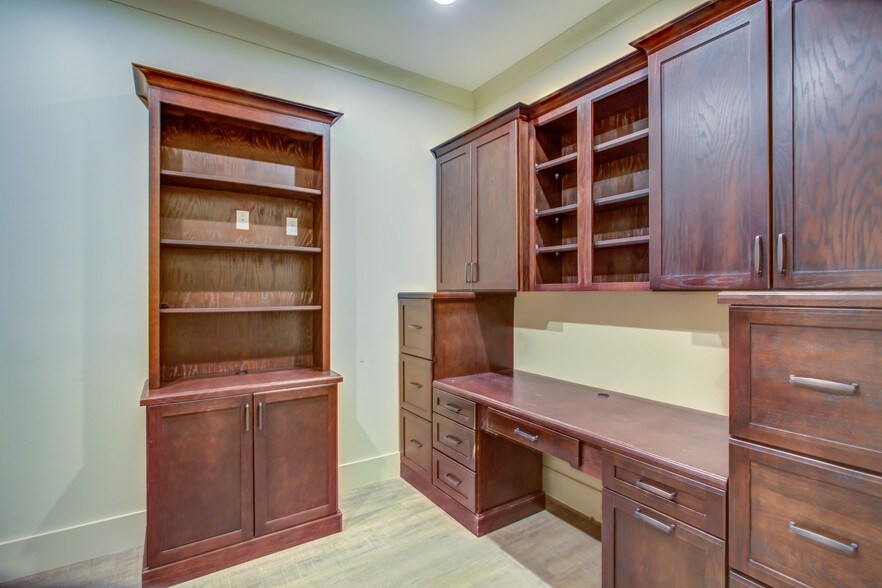 More Photos Of 108 Kelly Rd, Niceville Showroom For Lease