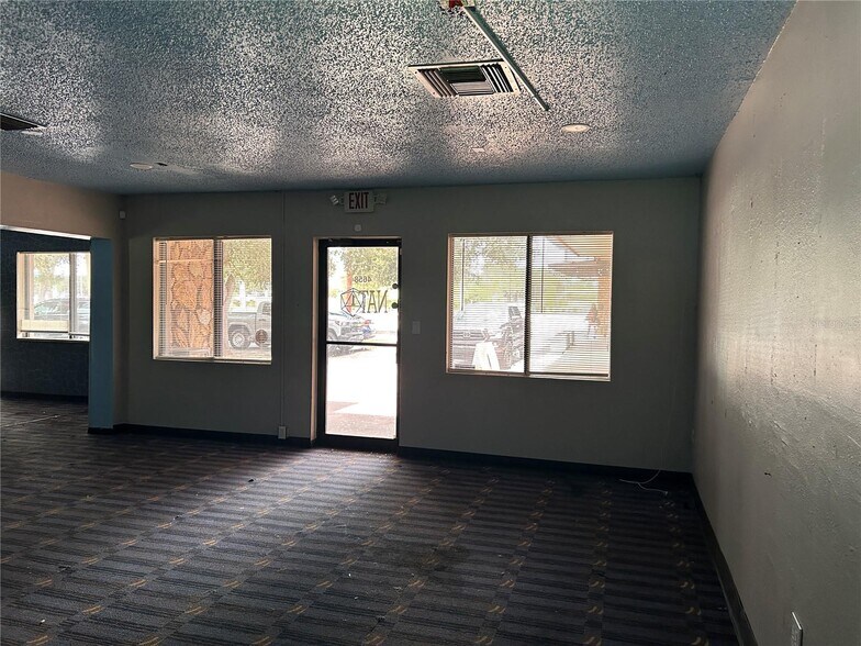 More Photos Of 4656 Commercial Way, Spring Hill Flex For Lease