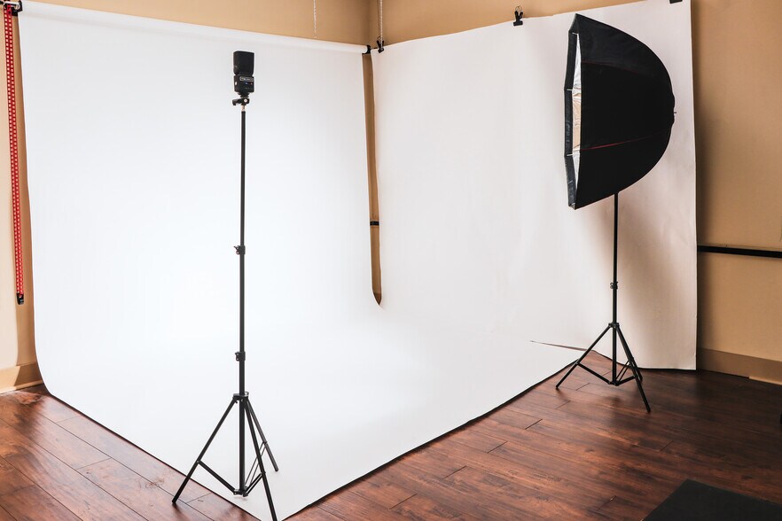 More Photos Of 827 Douglas Ave, Portsmouth Warehouse For Lease