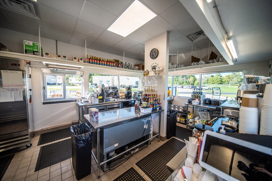 More Photos Of 190 High Point Pl NE, Byron General Retail For Sale