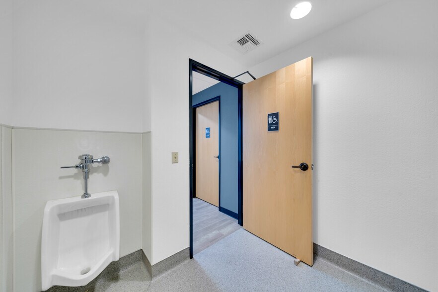 More Photos Of 4729 E Union Hills Dr, Phoenix Medical For Sale