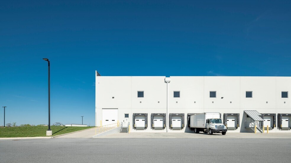 More Photos Of 1200 Claybrick Rd, Landover Distribution For Lease