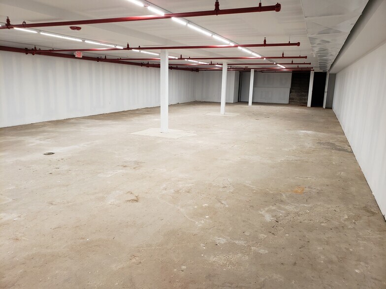 More Photos Of 526 Broadway, Newark General Retail For Sale