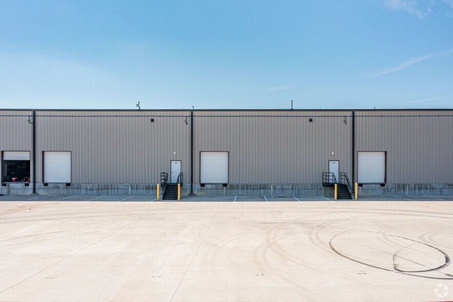 More Photos Of 3488 E Long Ave, Fort Worth Warehouse For Lease