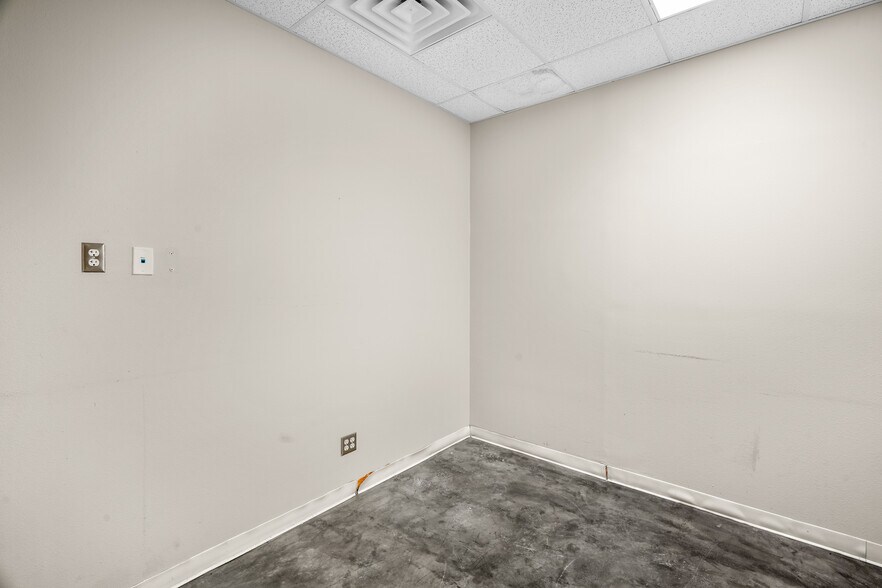 More Photos Of 2000 Lomaland Dr, El Paso Storefront Retail Office For Lease