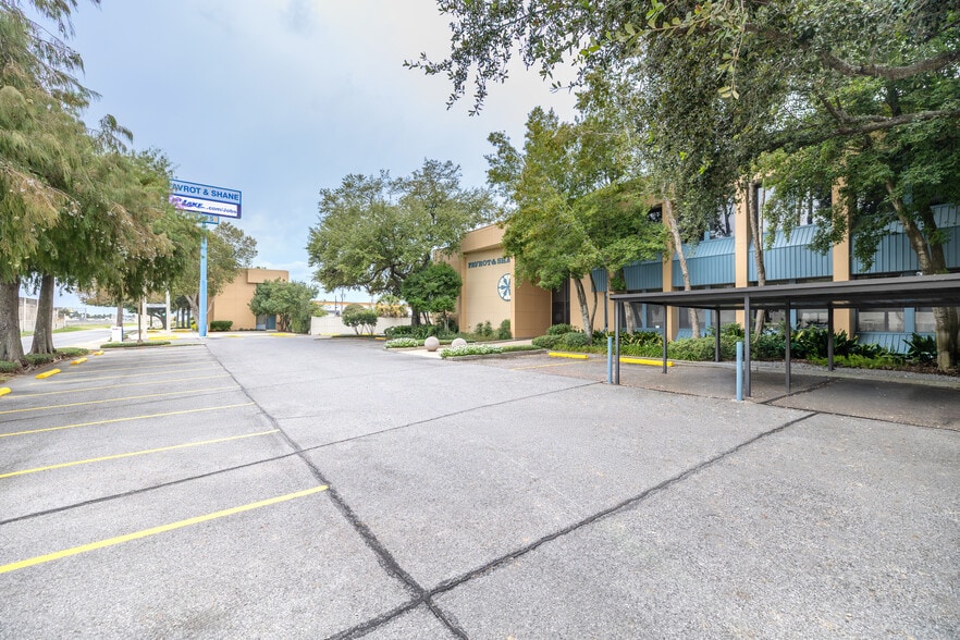 More Photos Of 3925 N I-10 Service Rd, Metairie Office For Lease