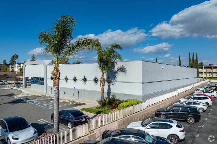 More Photos Of 18444 Plummer St, Northridge Freestanding For Sale