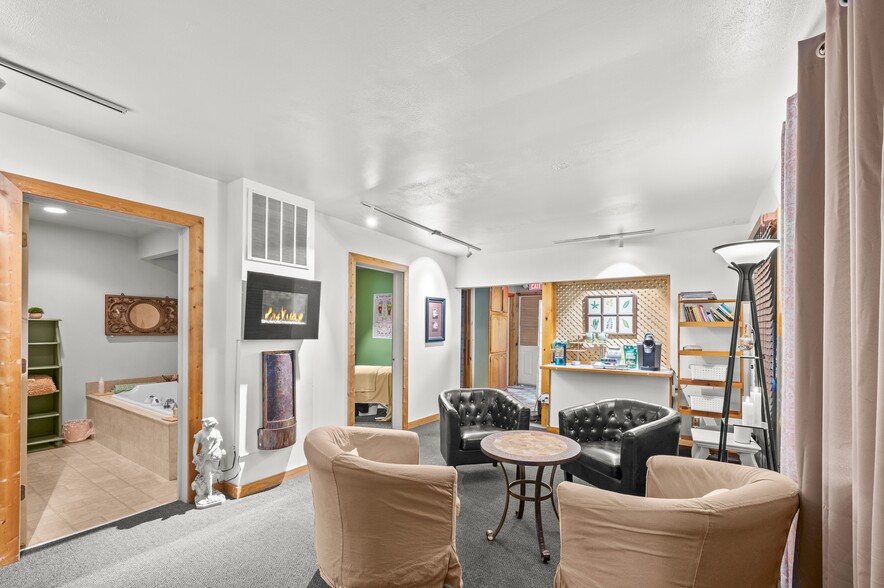 More Photos Of 231 E Buffalo St, New Buffalo Hotel For Sale