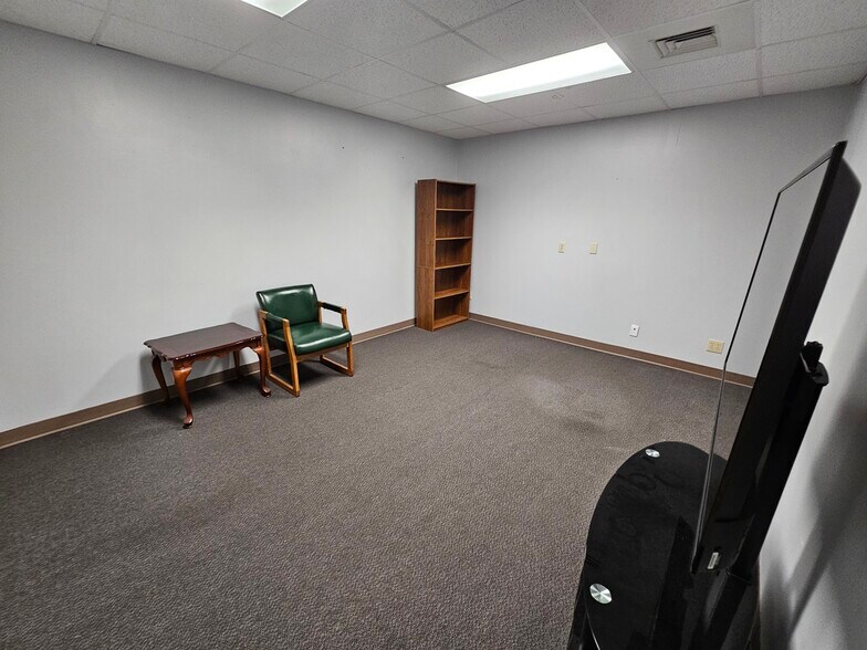 More Photos Of 97 S 4th St, Ishpeming Office For Lease