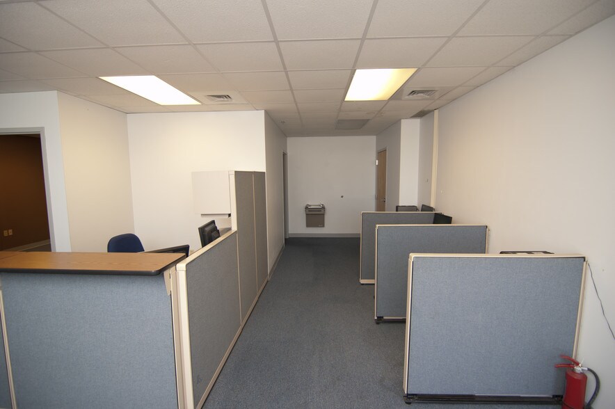 More Photos Of 95-101 Arco Dr, Saint Charles Warehouse For Sale