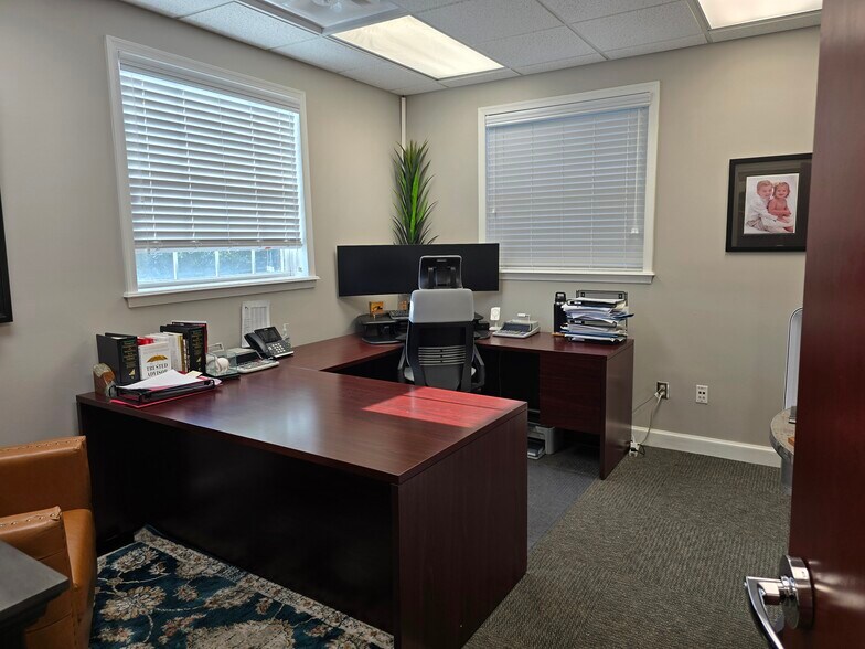 More Photos Of 465 Warren Ave, Longwood Office For Lease