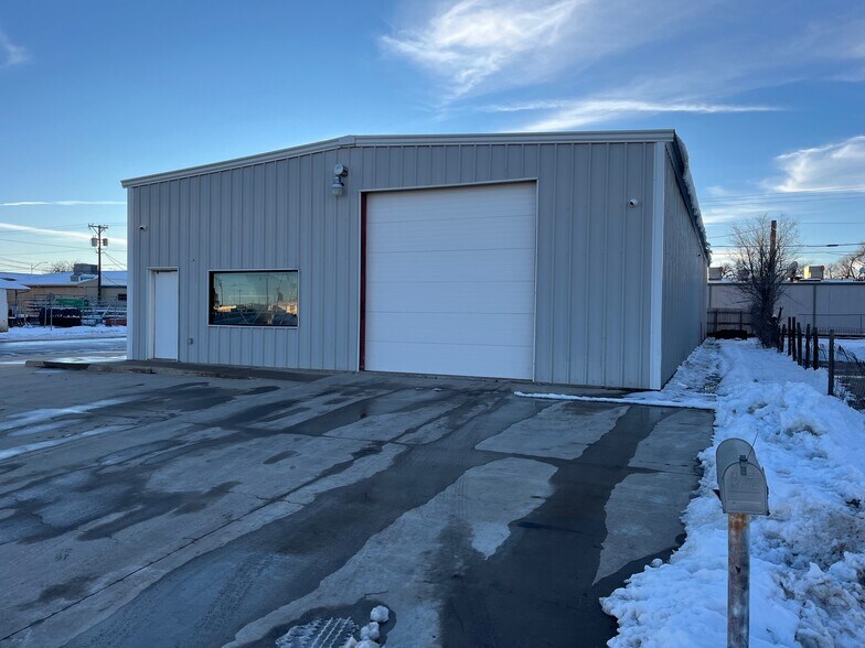 More Photos Of 111 E Maple St, Lamar Flex For Sale