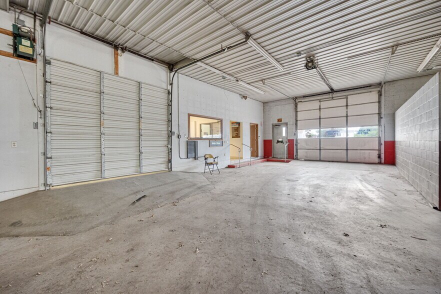 More Photos Of 610 Sainte Genevieve Dr, Sainte Genevieve Auto Dealership For Sale