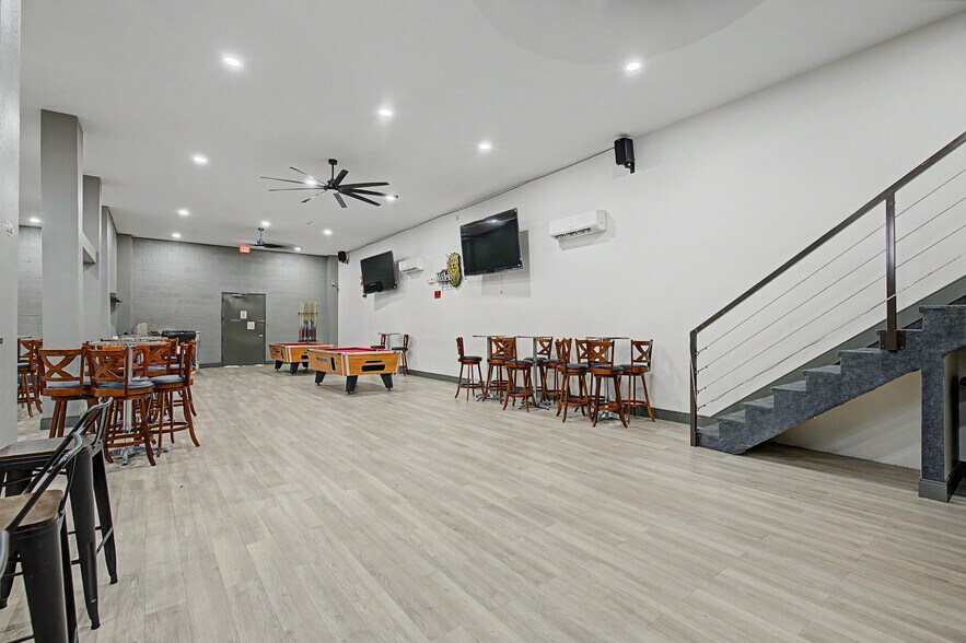 More Photos Of 102 W 4th St, Hearne Storefront For Sale
