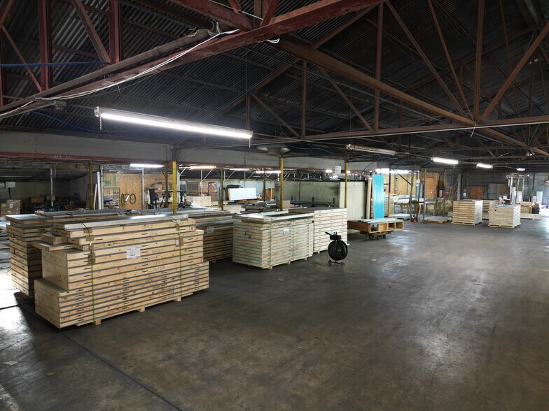 More Photos Of 5609 Azle Ave, Sansom Park Warehouse For Sale