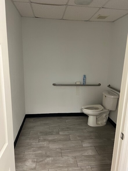 More Photos Of 1650 12th St E, Palmetto Manufacturing For Sale