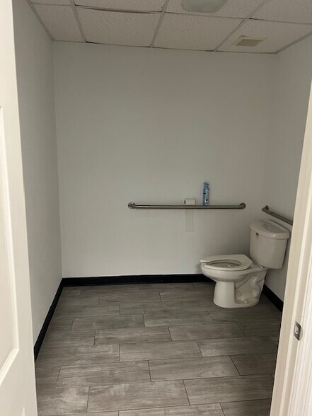 More Photos Of 1650 12th St E, Palmetto Manufacturing For Lease