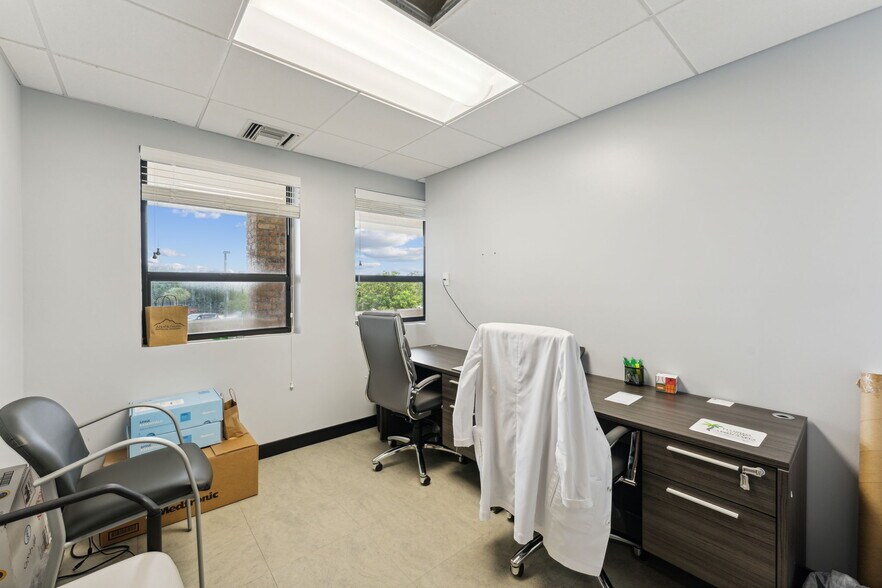 More Photos Of 160 John F Kennedy Dr, Lake Worth Medical For Lease