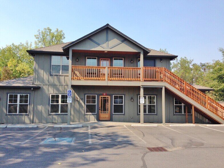 Primary Photo Of 10 S Shasta Ave, Eagle Point Medical For Lease