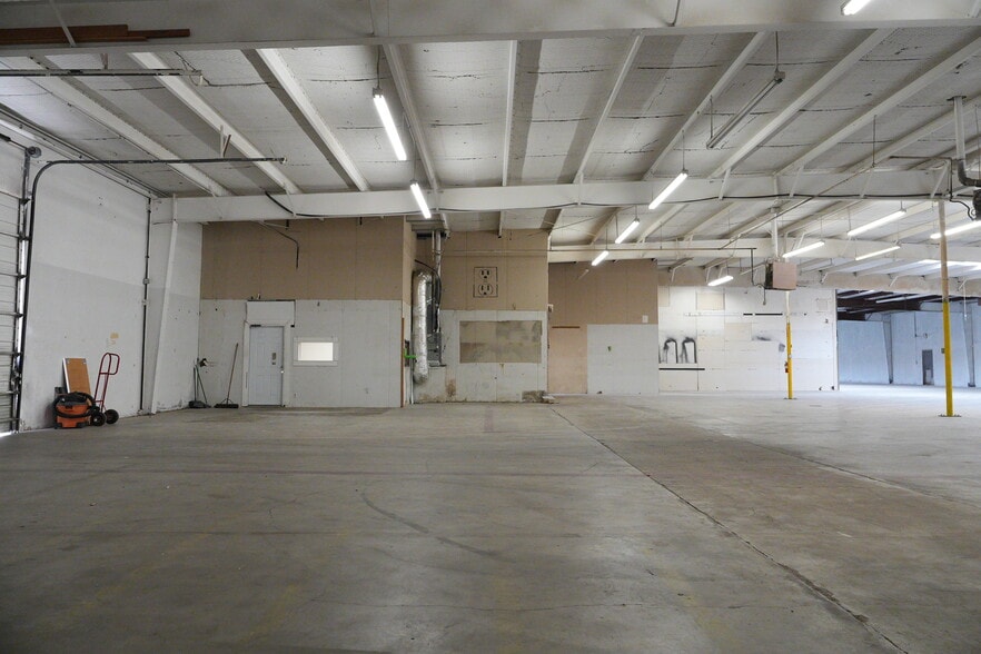 More Photos Of 501 Industrial Dr, Richardson Warehouse For Lease