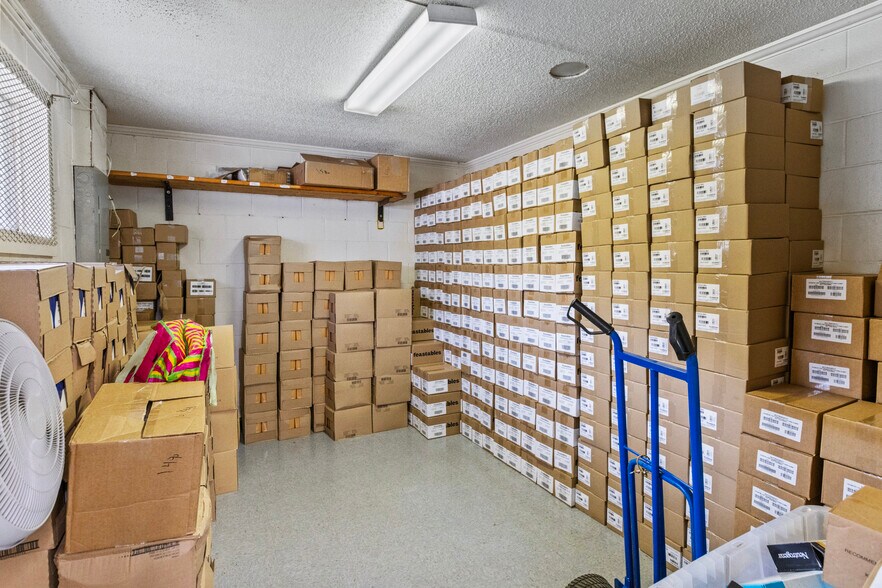 More Photos Of 712 River Rd, Washington Restaurant For Lease