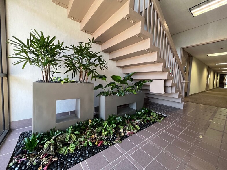 More Photos Of 1100 Alma St, Menlo Park Office For Lease