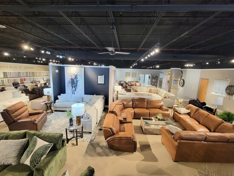 More Photos Of 8365 Wicker Ave, Saint John Department Store For Sale