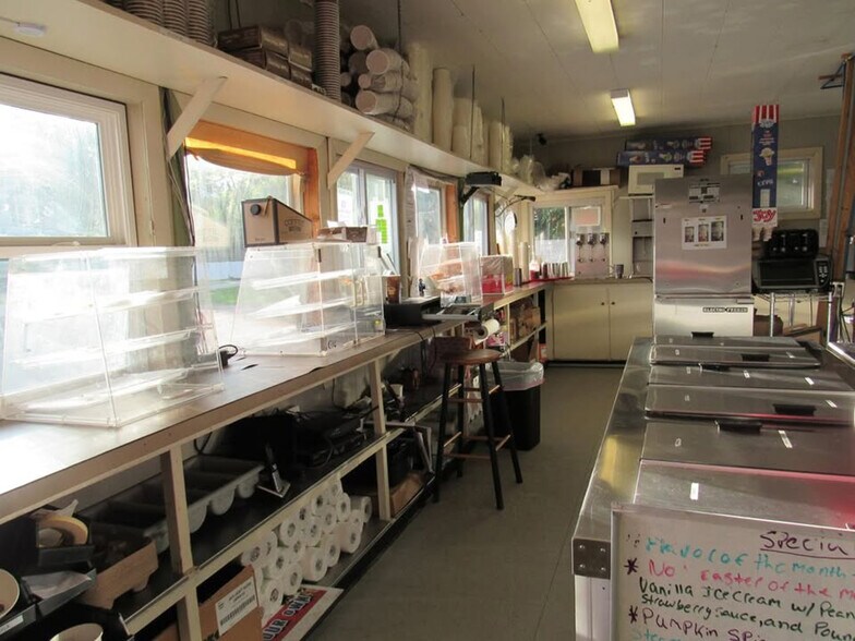 More Photos Of 680 Gray Rd, Gorham Freestanding For Lease