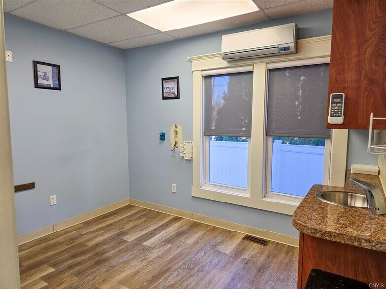 More Photos Of 337 N Peterboro St, Canastota Flex For Sale