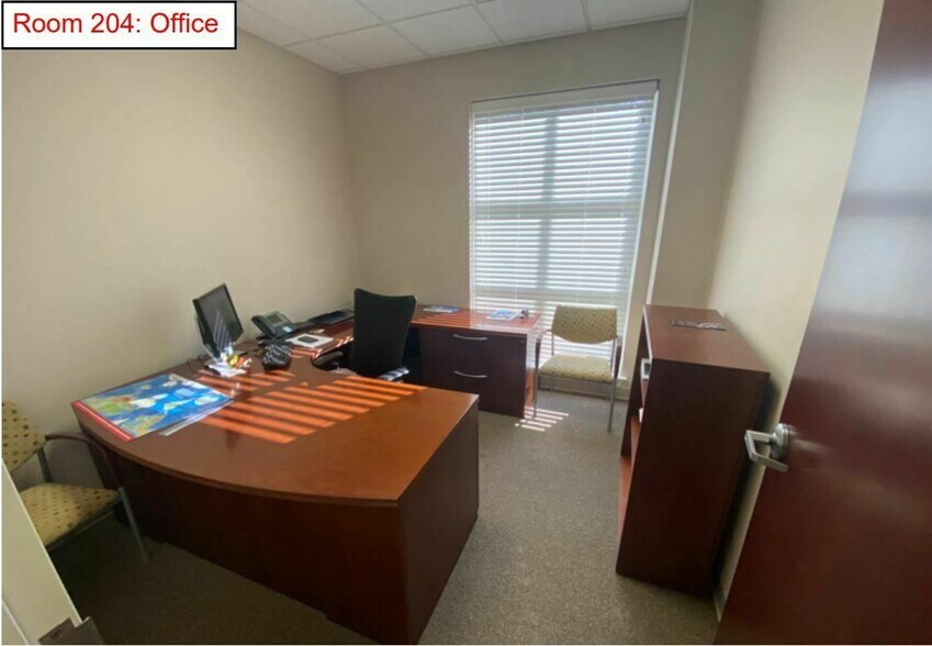 More Photos Of 639 Executive Pl, Fayetteville Medical For Lease