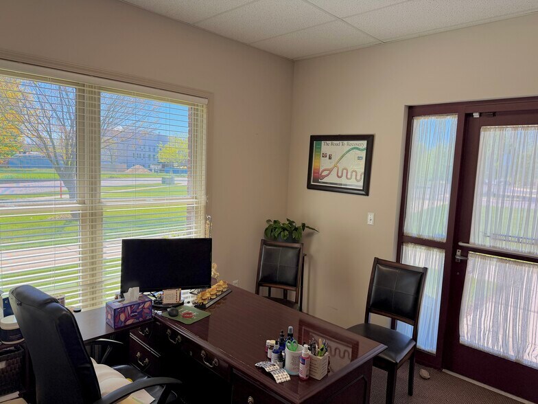 More Photos Of 1600 Commerce Park Dr, Chelsea Medical For Sale