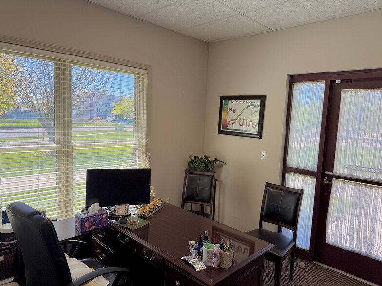 More Photos Of 1600 Commerce Park Dr, Chelsea Medical For Sale