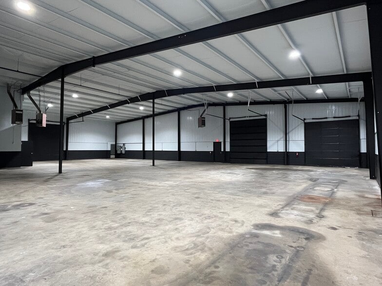 More Photos Of 1401 Fotler St, Springfield Warehouse For Sale