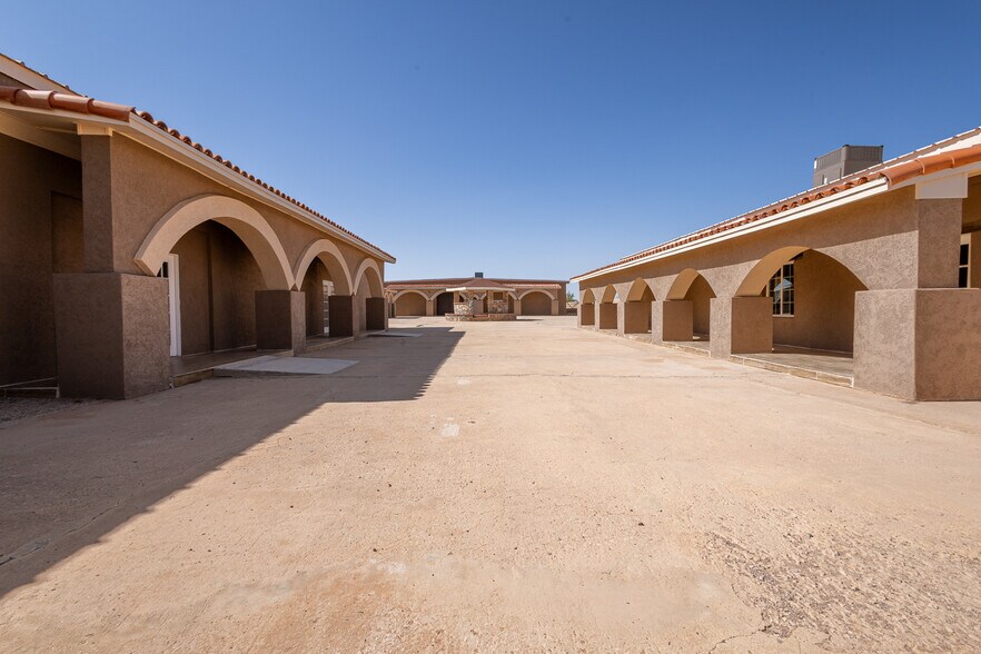 More Photos Of 13644 David Dr, El Paso Showroom For Lease