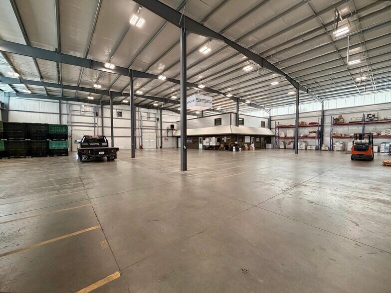 More Photos Of 405 Lake Ave, Gothenburg Distribution For Sale