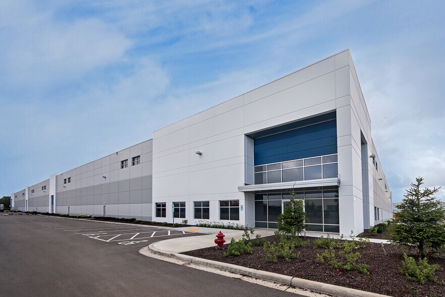 More Photos Of N59W13633 Manhardt Dr, Menomonee Falls Industrial For Lease