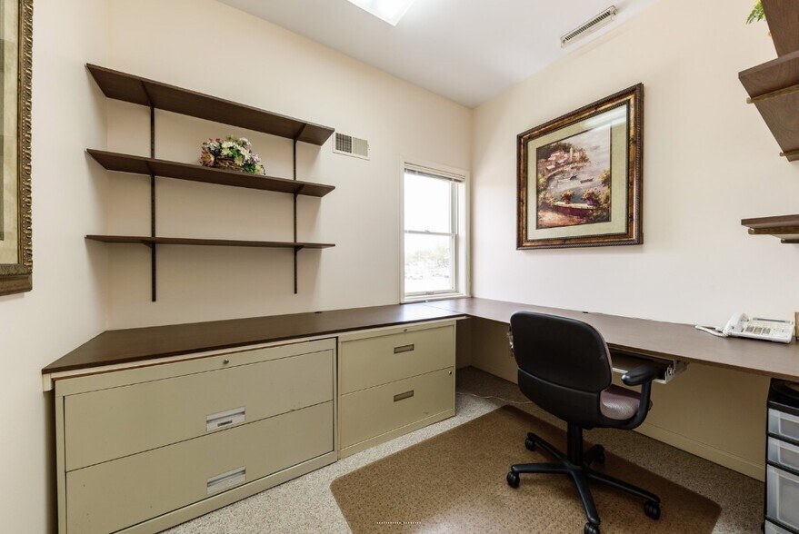 More Photos Of 126 S Northwest Hwy, Barrington Office For Sale