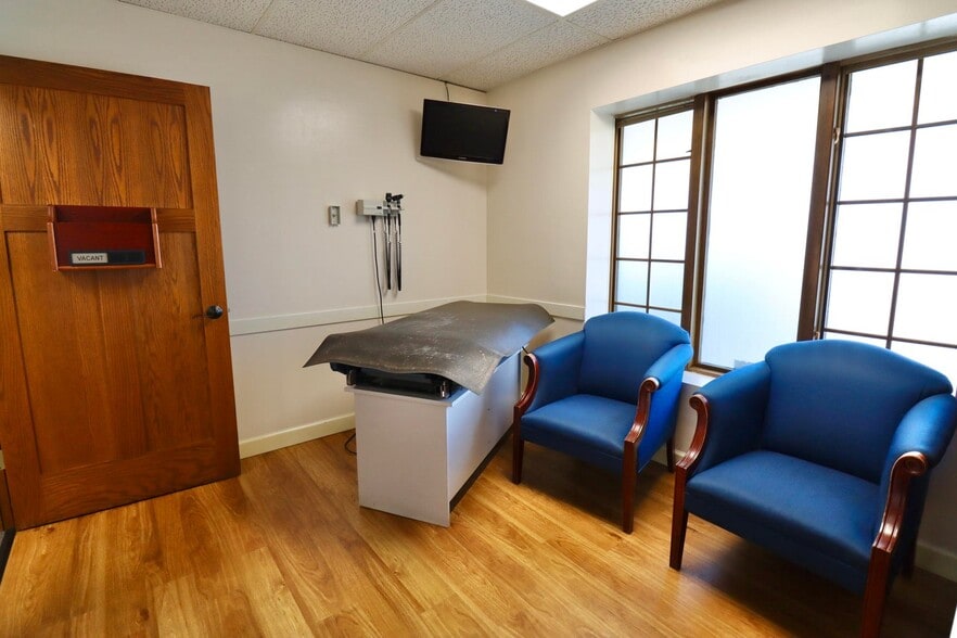 More Photos Of 414 Lincolnway, La Porte Office For Sale