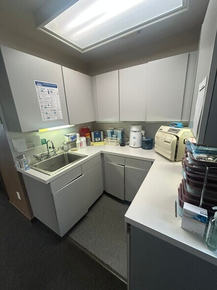 More Photos Of 592-594 Newark Granville Rd, Granville Office For Sale