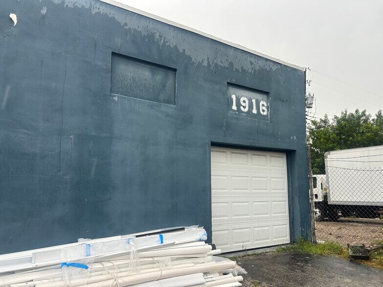 More Photos Of 1910 N Dixie Hwy, Hollywood General Retail For Lease