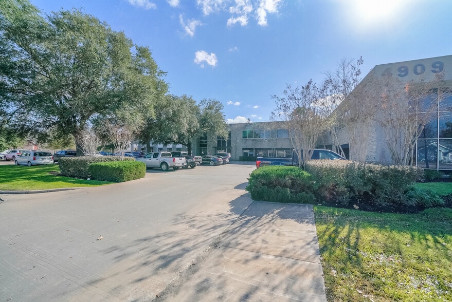 More Photos Of 4909 Bissonnet St, Bellaire Medical For Lease
