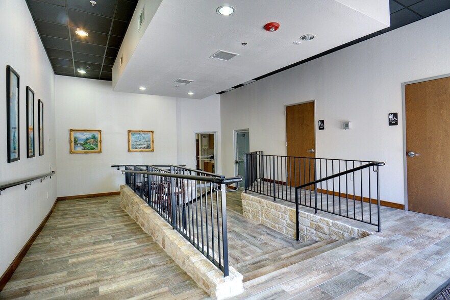 More Photos Of 60 Village Ln, Colleyville Office For Sale