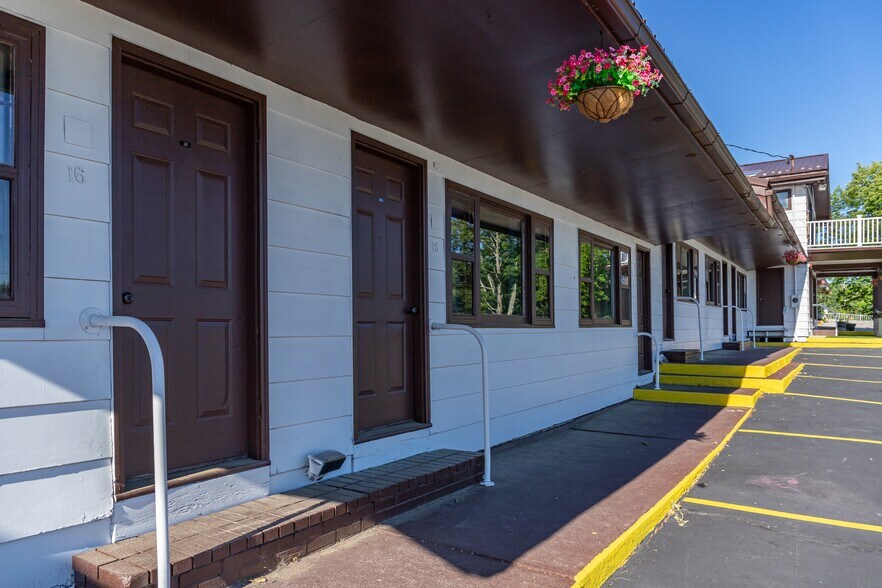 More Photos Of 196 US Route 1, Bucksport Hotel For Sale