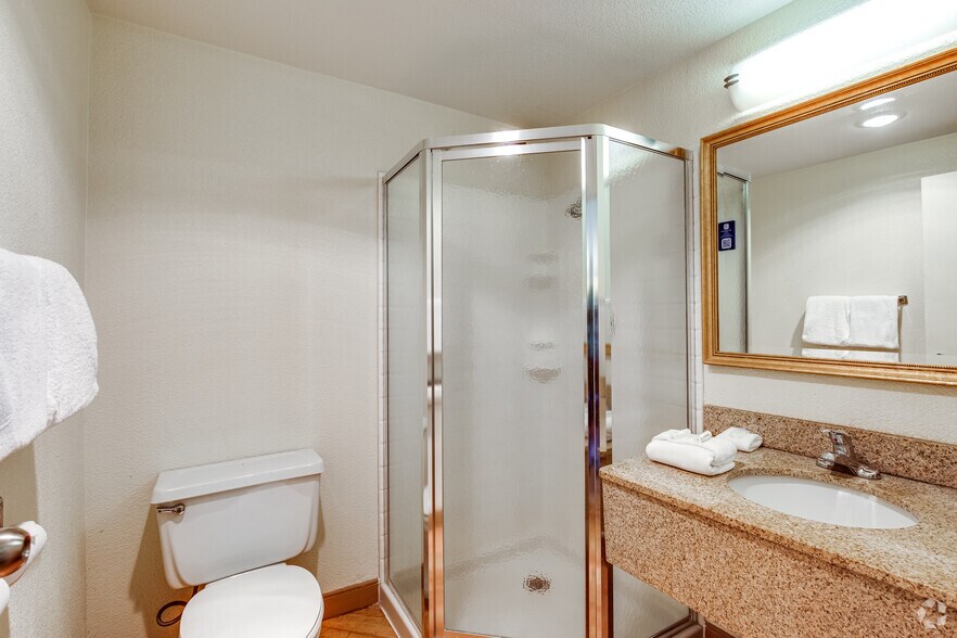 More Photos Of 7815 Nicollet Ave S, Bloomington Hotel For Sale