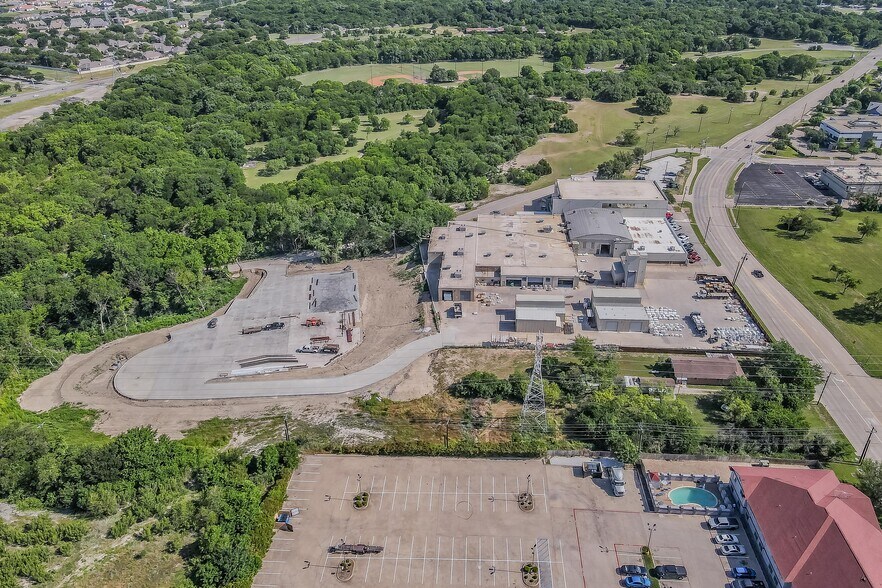 More Photos Of 500 Winscott Rd, Benbrook Manufacturing For Sale