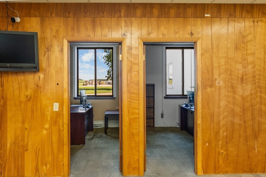 More Photos Of 3050 Wagner Rd, Waterloo Freestanding For Sale