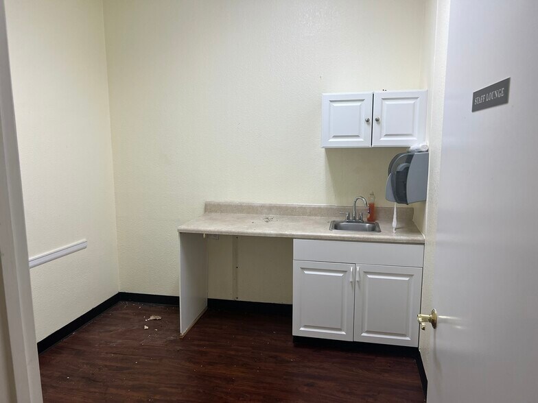 More Photos Of 4740-4780 US Highway 19, New Port Richey Unknown For Lease