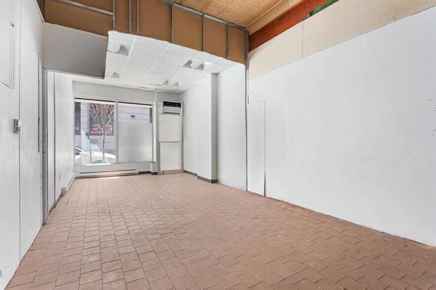 Primary Photo Of 206-208 Rivington St, New York Apartments For Lease