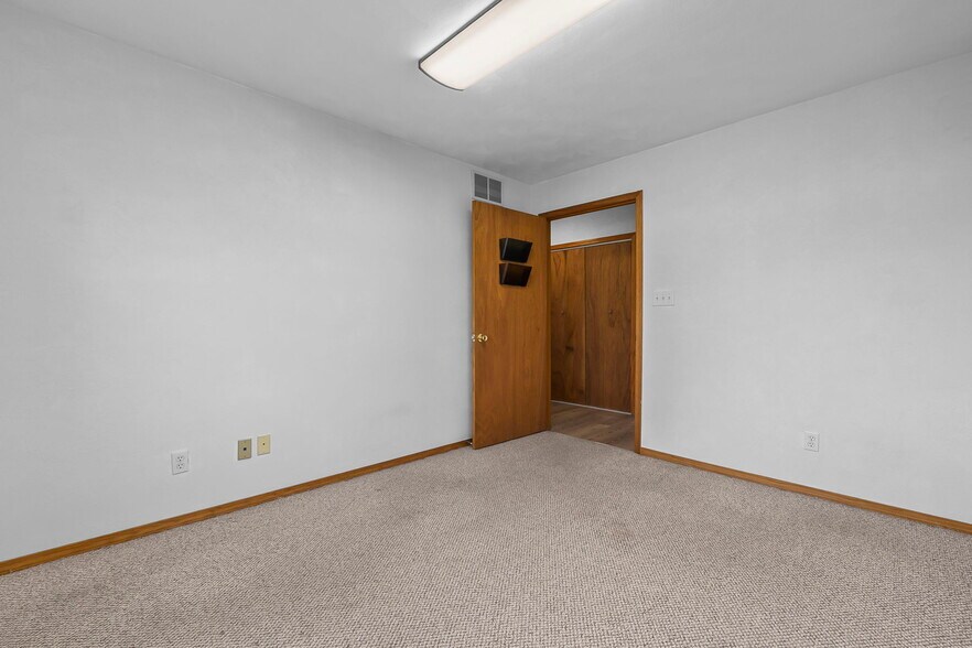 More Photos Of 407 W Saint Joseph St, Perryville Office For Sale