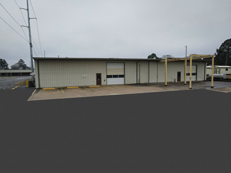 More Photos Of 811 Mumford Rd, Greenville Warehouse For Sale